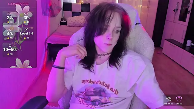 Snapshot of Simochka_w chatting on April 1, 10:38 am Simochka w online show from April 1, 10:38 am