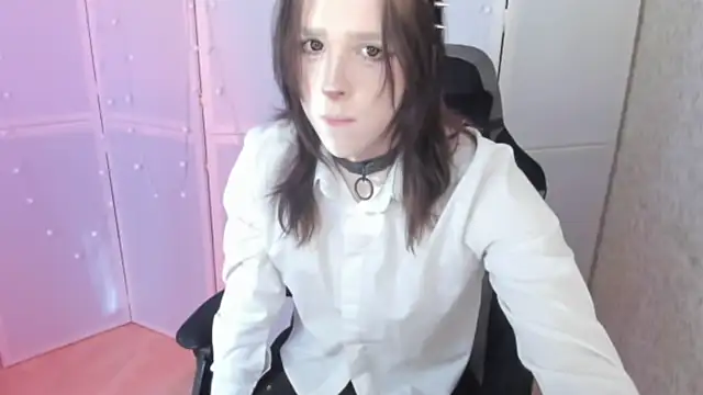 Snapshot of Simochka_w chatting on May 12, 12:46 pm Simochka w online show from May 12, 12:46 pm