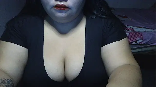 Snapshot of prettycarla_ chatting on May 2, 12:48 am prettycarla online show from May 2, 12:48 am