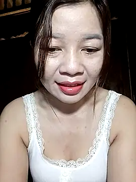 Snapshot of Yiyi102300 chatting on April 27, 11:47 pm Yiyi102300 online show from April 27, 11:47 pm