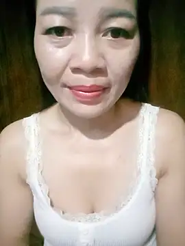 Snapshot of Yiyi102300 chatting on May 21, 9:55 pm Yiyi102300 online show from May 21, 9:55 pm
