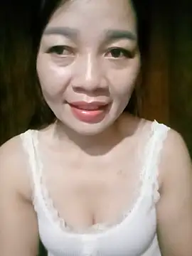 Snapshot of Yiyi102300 chatting on May 22, 1:50 pm Yiyi102300 online show from May 22, 1:50 pm
