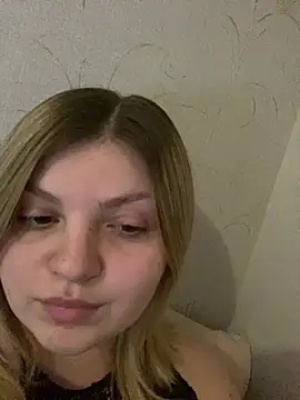 Snapshot of WendyPage chatting on April 4, 8:28 pm WendyPage online show from April 4, 8:28 pm