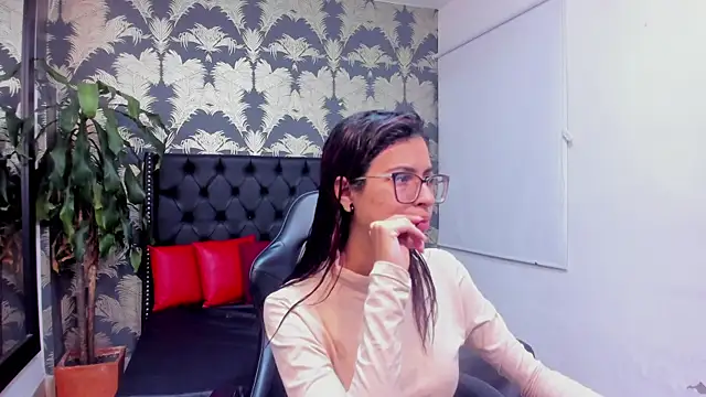 Snapshot of Emily_Lopera chatting on April 30, 2:45 pm Emily Lopera online show from April 30, 2:45 pm