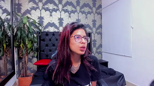 Snapshot of Emily_Lopera chatting on May 3, 5:08 pm Emily Lopera online show from May 3, 5:08 pm