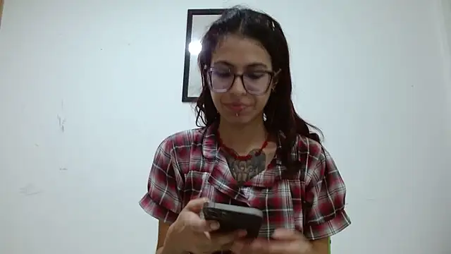 Snapshot of Emily_Lopera chatting on May 5, 12:07 am Emily Lopera online show from May 5, 12:07 am