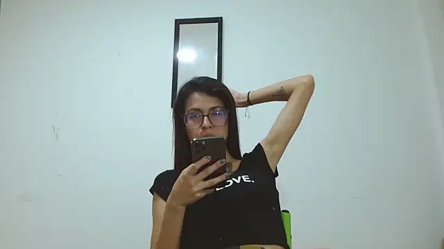Snapshot of Emily_Lopera chatting on May 16, 2:19 am Emily Lopera online show from May 16, 2:19 am