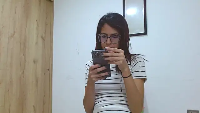 Snapshot of Emily_Lopera chatting on May 20, 6:47 pm Emily Lopera online show from May 20, 6:47 pm