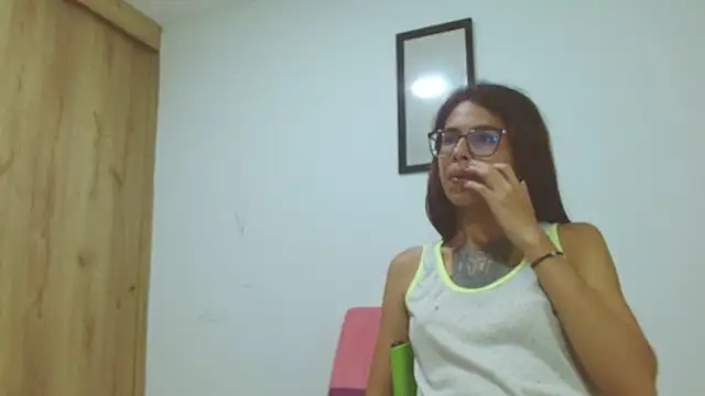 Snapshot of Emily_Lopera chatting on May 27, 5:04 am Emily Lopera online show from May 27, 5:04 am