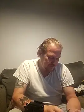 Snapshot of yourMasterisBored chatting on March 22, 1:42 am yourMasterisBored online show from March 22, 1:42 am