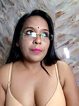 Snapshot of hornyrosy321 chatting on April 16, 9:39 pm hornyrosy321 online show from April 16, 9:39 pm
