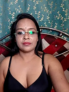 Snapshot of hornyrosy321 chatting on April 18, 7:58 pm hornyrosy321 online show from April 18, 7:58 pm