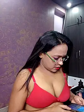 Snapshot of hornyrosy321 chatting on May 6, 6:02 pm hornyrosy321 online show from May 6, 6:02 pm
