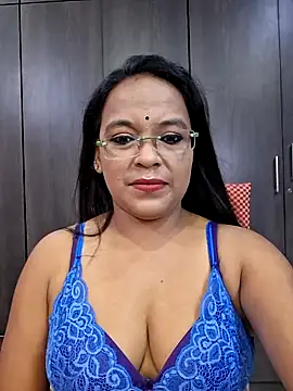 Snapshot of hornyrosy321 chatting on May 22, 6:02 pm hornyrosy321 online show from May 22, 6:02 pm