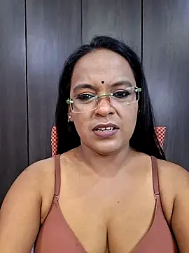 Snapshot of hornyrosy321 chatting on May 26, 6:15 pm hornyrosy321 online show from May 26, 6:15 pm