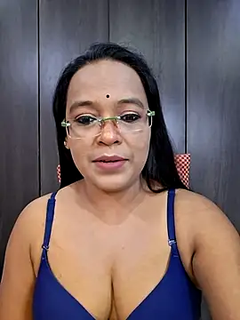 Snapshot of hornyrosy321 chatting on May 28, 5:54 pm hornyrosy321 online show from May 28, 5:54 pm