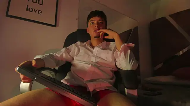 Snapshot of Noah_DeLuca_ chatting on March 20, 7:19 pm Noah DeLuca online show from March 20, 7:19 pm