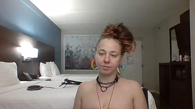 Snapshot of Ambionce chatting on April 5, 1:58 am Ambionce online show from April 5, 1:58 am
