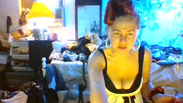 Snapshot of Ambionce chatting on April 15, 12:28 am Ambionce online show from April 15, 12:28 am