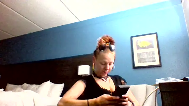 Snapshot of Ambionce chatting on April 18, 2:26 am Ambionce online show from April 18, 2:26 am