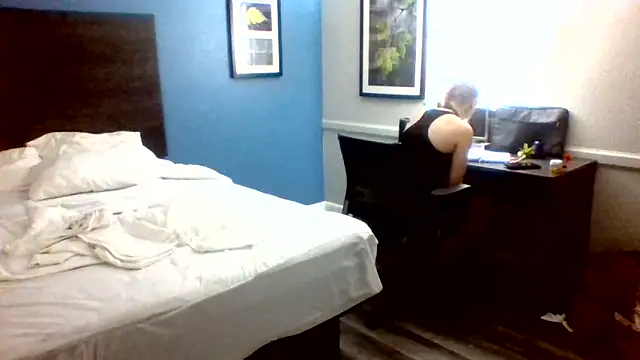 Snapshot of Ambionce chatting on April 20, 7:26 pm Ambionce online show from April 20, 7:26 pm
