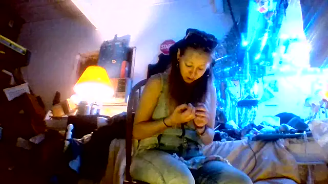 Snapshot of Ambionce chatting on April 23, 3:19 am Ambionce online show from April 23, 3:19 am