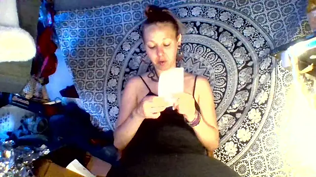 Snapshot of Ambionce chatting on May 11, 7:36 am Ambionce online show from May 11, 7:36 am