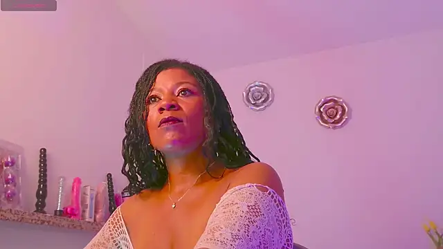 Snapshot of KeisySmith chatting on May 5, 8:28 pm KeisySmith online show from May 5, 8:28 pm