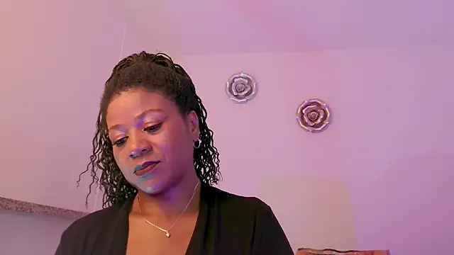 Snapshot of KeisySmith chatting on May 6, 7:52 pm KeisySmith online show from May 6, 7:52 pm