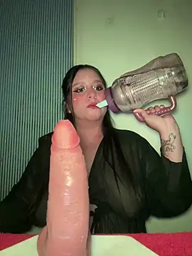 Snapshot of Maggie_69 chatting on May 13, 1:25 am Maggie 69 online show from May 13, 1:25 am