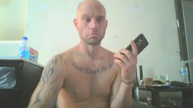 Snapshot of CaptCraker chatting on March 21, 10:46 pm CaptCraker online show from March 21, 10:46 pm