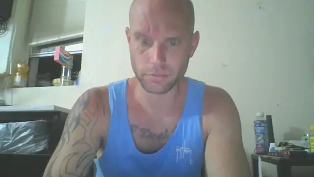 Snapshot of CaptCraker chatting on March 23, 1:20 am CaptCraker online show from March 23, 1:20 am
