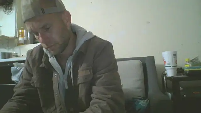 Snapshot of CaptCraker chatting on March 25, 7:58 am CaptCraker online show from March 25, 7:58 am