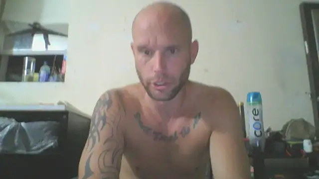 Snapshot of CaptCraker chatting on March 26, 8:09 am CaptCraker online show from March 26, 8:09 am