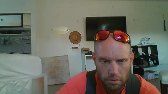 Snapshot of CaptCraker chatting on March 26, 10:48 pm CaptCraker online show from March 26, 10:48 pm