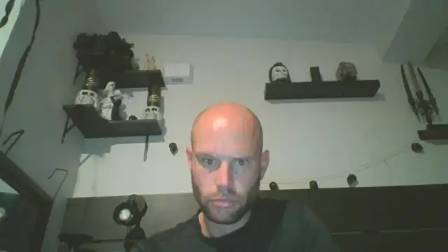 Snapshot of CaptCraker chatting on April 1, 2:01 am CaptCraker online show from April 1, 2:01 am