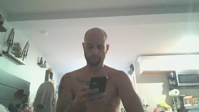 Snapshot of CaptCraker chatting on April 5, 9:12 pm CaptCraker online show from April 5, 9:12 pm