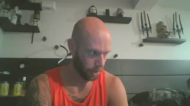 Snapshot of CaptCraker chatting on April 10, 6:29 am CaptCraker online show from April 10, 6:29 am