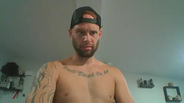 Snapshot of CaptCraker chatting on April 29, 9:54 pm CaptCraker online show from April 29, 9:54 pm