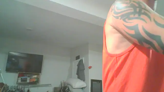 Snapshot of CaptCraker chatting on May 16, 5:15 am CaptCraker online show from May 16, 5:15 am
