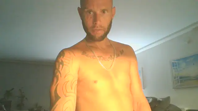 Snapshot of CaptCraker chatting on July 31, 3:06 am CaptCraker online show from July 31, 3:06 am