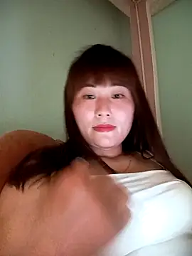 Snapshot of Lucxy-ki6 chatting on April 3, 2:37 pm Lucxy-ki6 online show from April 3, 2:37 pm