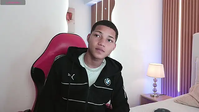 Kelvin Josue online show from May 3, 8:59 pm