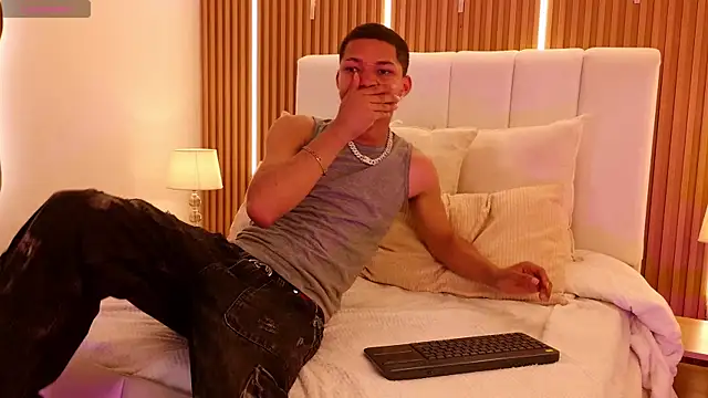 Kelvin Josue online show from May 7, 8:25 pm