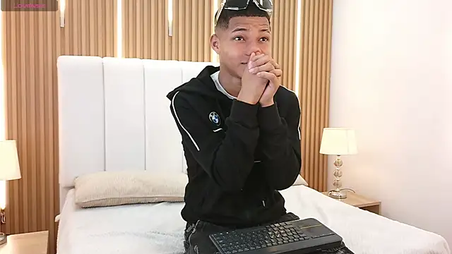 Kelvin Josue online show from May 23, 8:13 pm