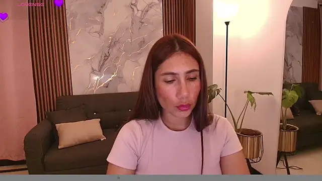 Snapshot of LucyBecker chatting on June 24, 3:38 am LucyBecker online show from June 24, 3:38 am