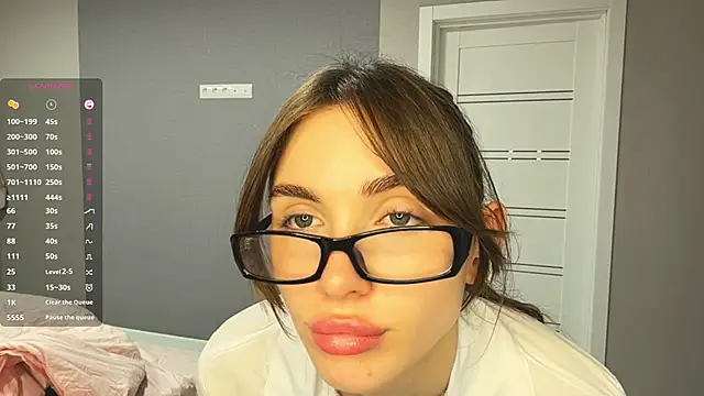 Veluxe online show from May 22, 3:06 pm