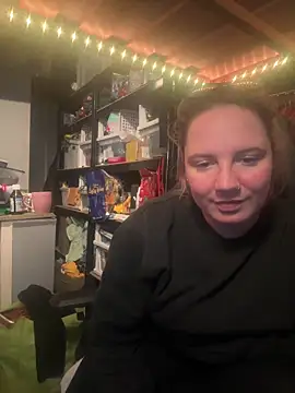 curvyneon online show from March 23, 7:07 pm