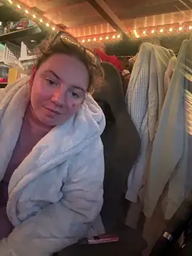 curvyneon online show from April 4, 7:22 pm