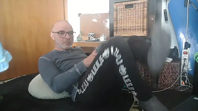 Snapshot of Thomate24 chatting on March 25, 1:28 pm Thomate24 online show from March 25, 1:28 pm
